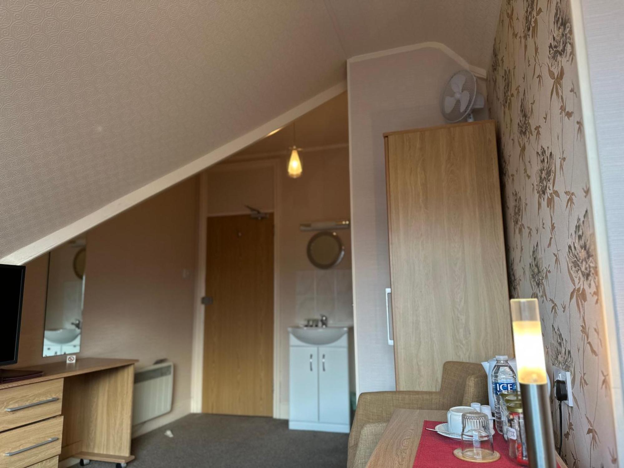 Devonia Express Otel Eastbourne Oda fotoğraf