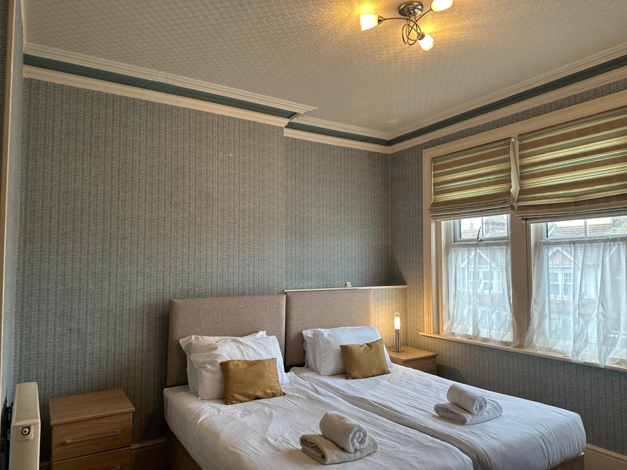 Devonia Express Otel Eastbourne Oda fotoğraf